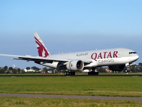 qatar-airways-867776_1920