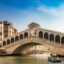 le pont de Rialto de Venise en Italie