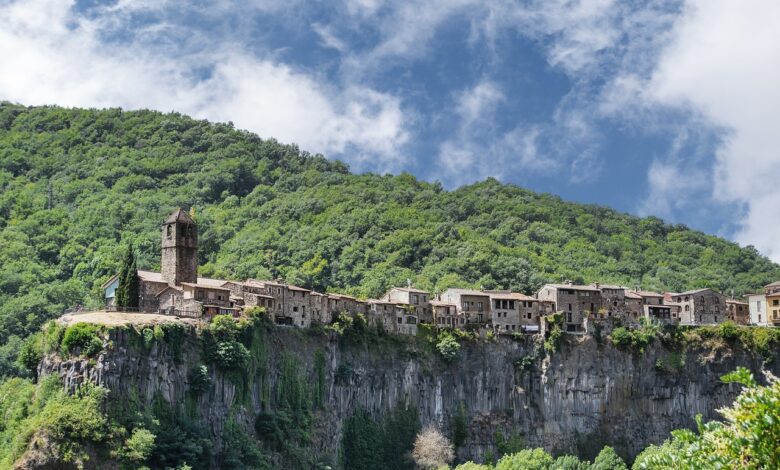Castellfollit de la Roca en Espagne un village de montagne