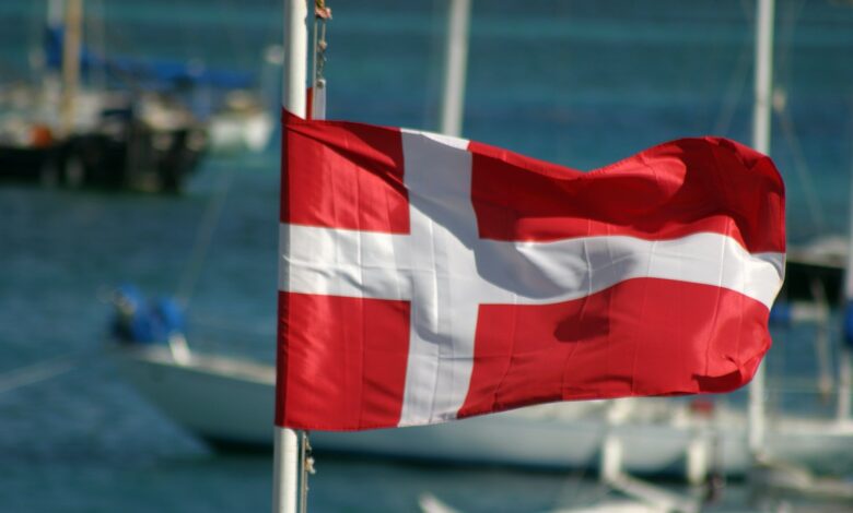 le drapeau du Danemark, le plus ancien drapeau du monde