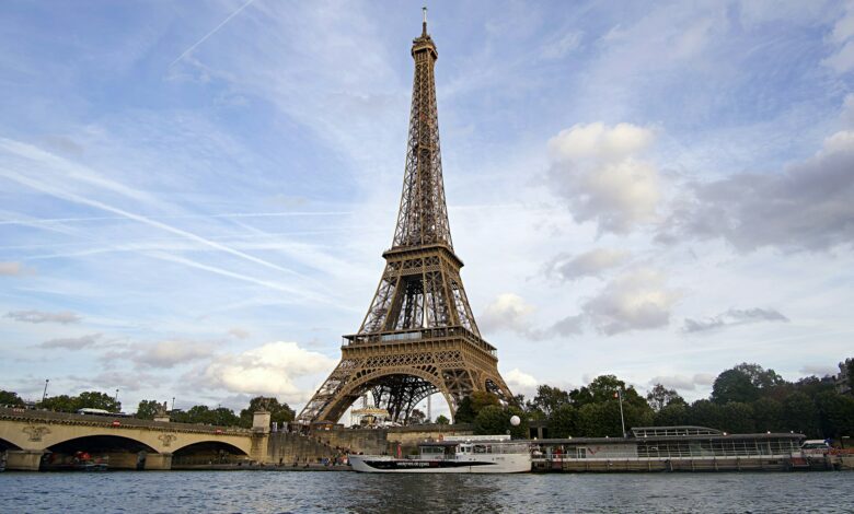 tour eiffel l'un des monuments historique de Paris