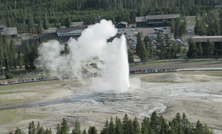 Old Faithful est l'un des geysers les plus célèbres