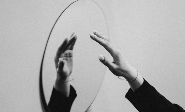 Comment un miroir reflète-t-il ?
